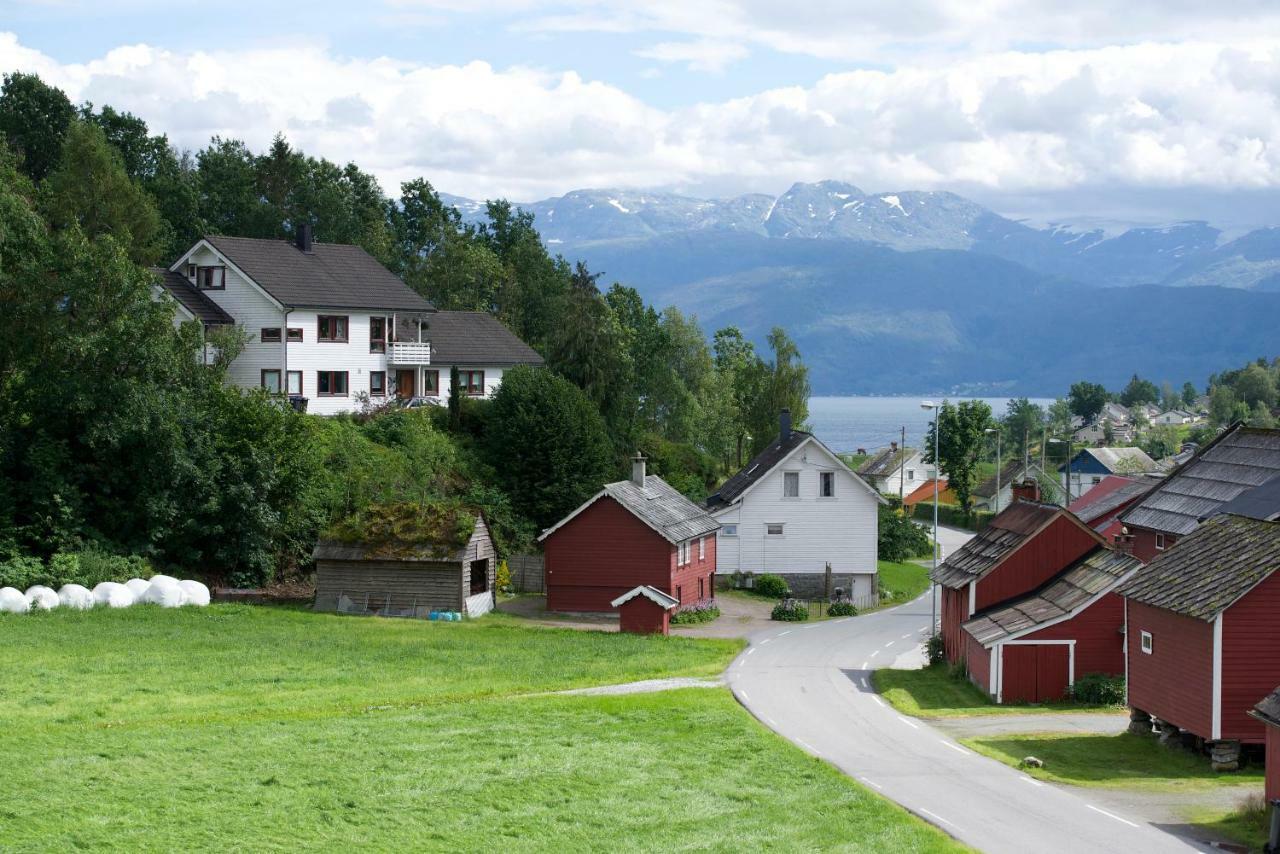 Mo Gardsferie-Pers Frukthage Villa Øystese Dış mekan fotoğraf